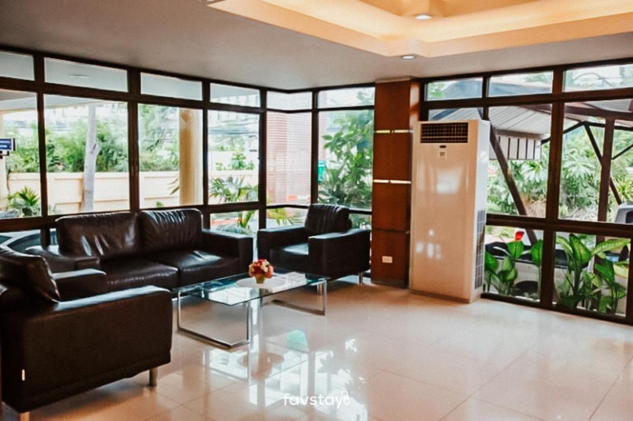 Twin Palms Suites And Residence Pattaja Kültér fotó