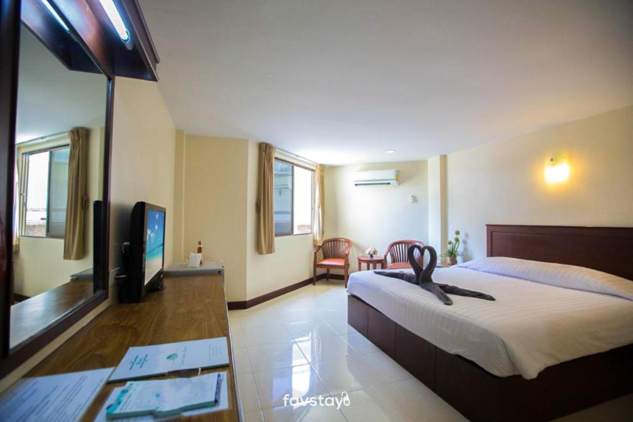 Twin Palms Suites And Residence Pattaja Kültér fotó