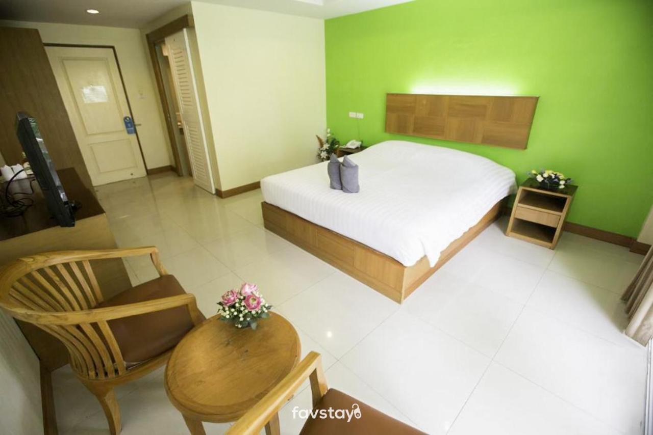 Twin Palms Suites And Residence Pattaja Kültér fotó